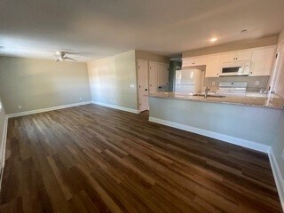 Building Photo - 2048 Rice St