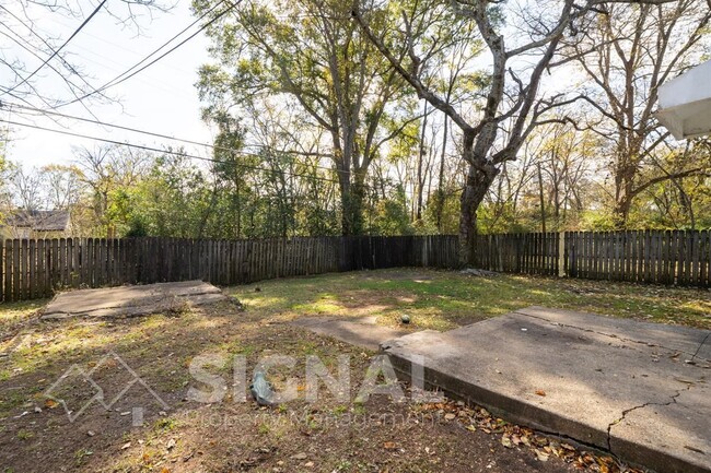 Building Photo - 1337 Woodward Rd