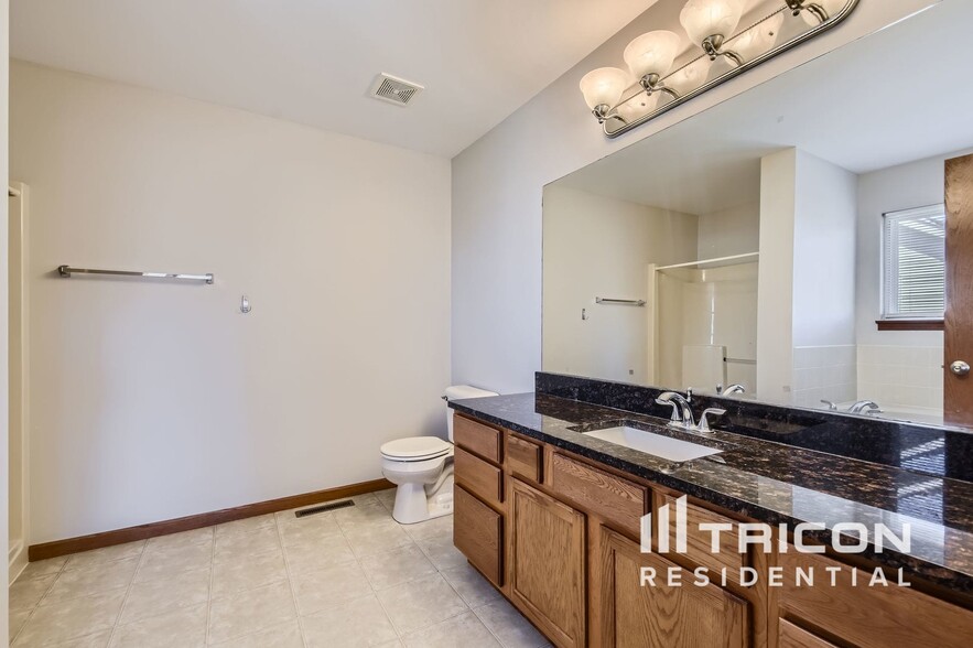 Building Photo - 3501 Stone Creek Dr