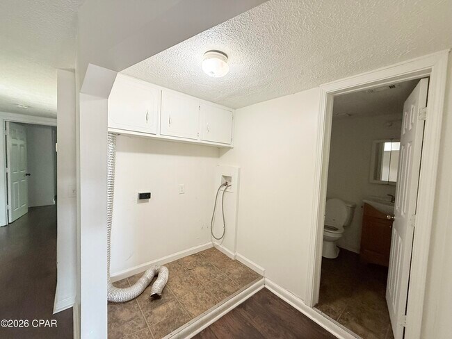 Building Photo - 237 Helen Ave