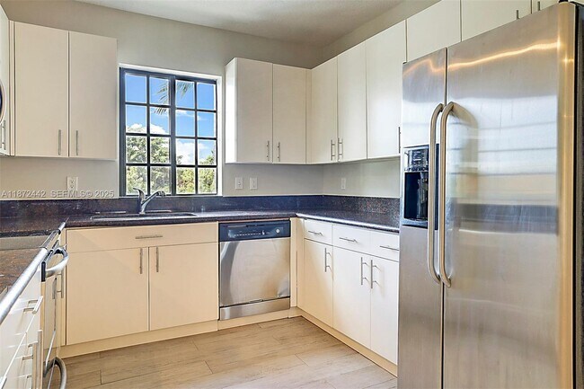 Building Photo - 4905 Midtown Ln