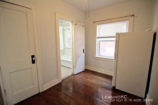 Building Photo - Charlotte Manor