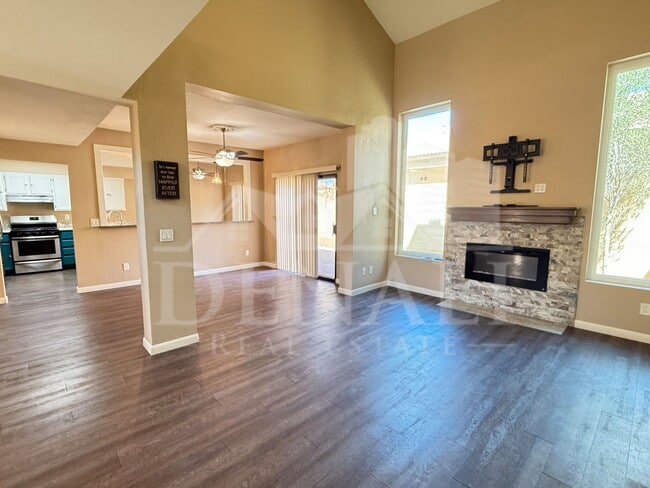 Building Photo - 2073 N Sunset Dr