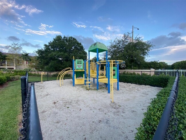 Building Photo - 5035 Wiles Rd