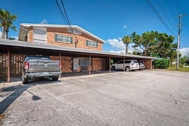Building Photo - 22 Comares Ave