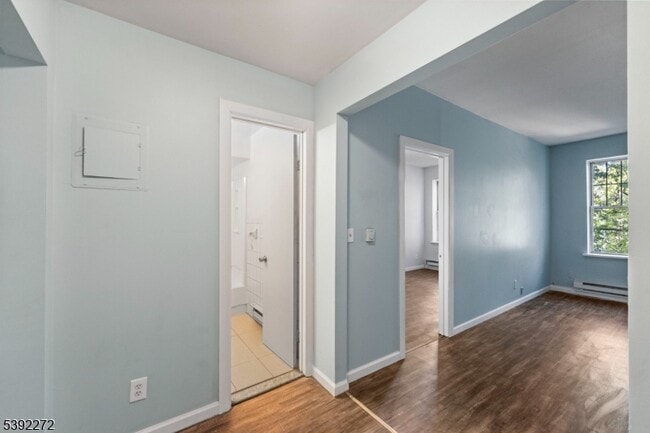 Building Photo - 250 Clendenny Ave