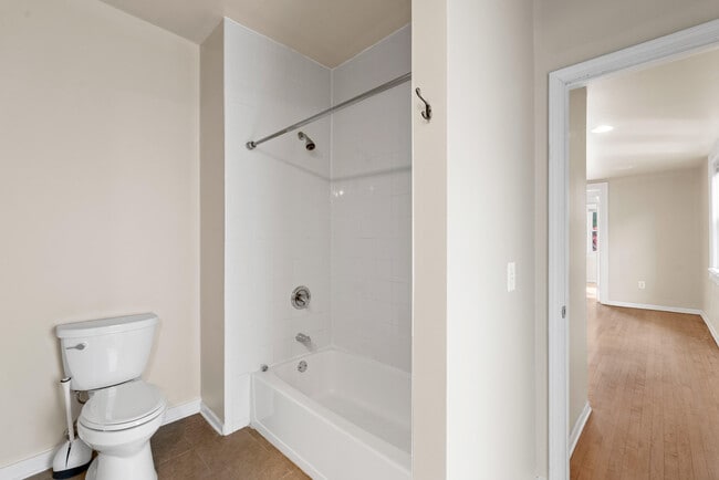 Building Photo - 1115 E Knapp St