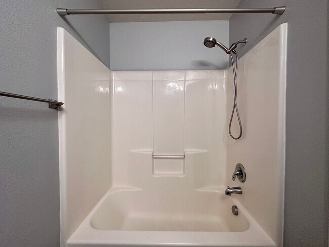 Building Photo - 1/2 off first months rent!! | Modern Comfort Meets Convenience in Beaverton Townhouse 2 Bed 2.5 B...