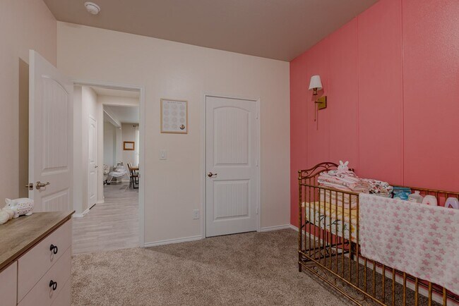 Building Photo - 1928 Ebbets Dr