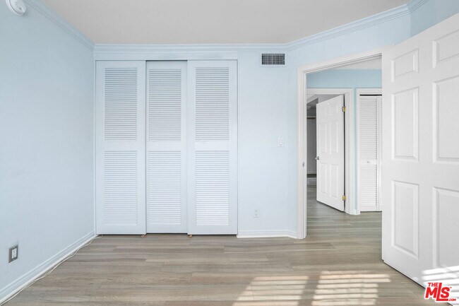 Building Photo - 11138 Aqua Vista St