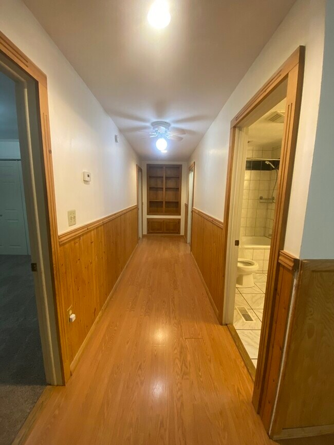 Building Photo - Secluded 4 bedrooms 3 baths with 2 car garage and fenced in yard in the town of Rutland for rent!