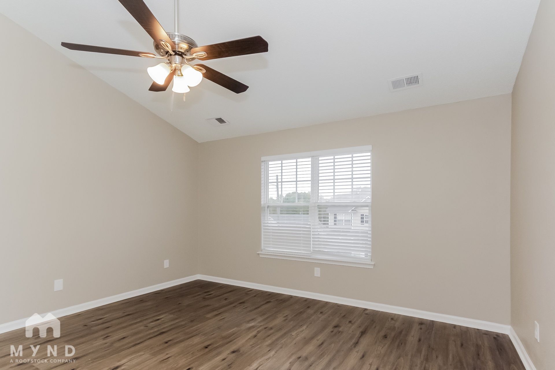 Building Photo - 712 Raindrops Rd