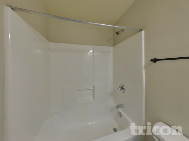 Building Photo - 744 Effendi Pl