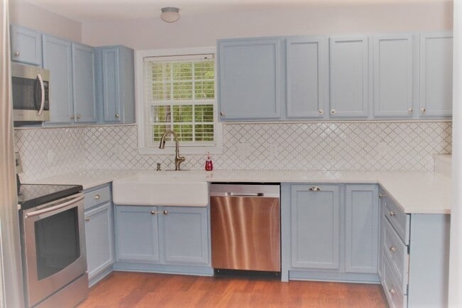 Building Photo - Staff Favorite.