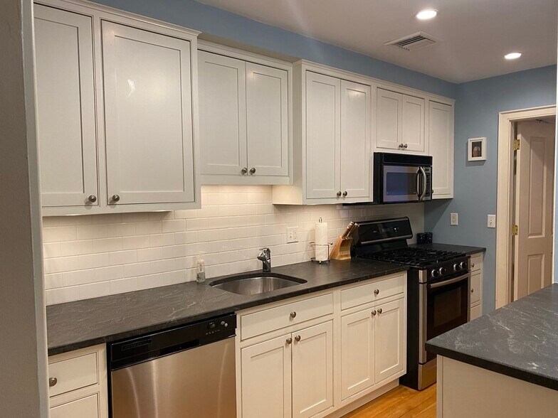 Building Photo - 89 Warren Ave