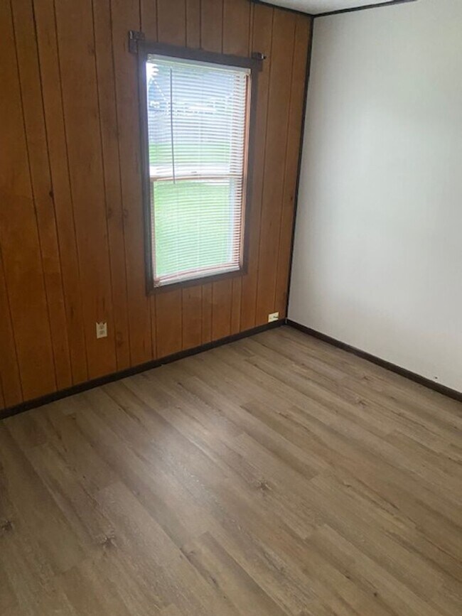 Building Photo - 1328 Bingham Dr