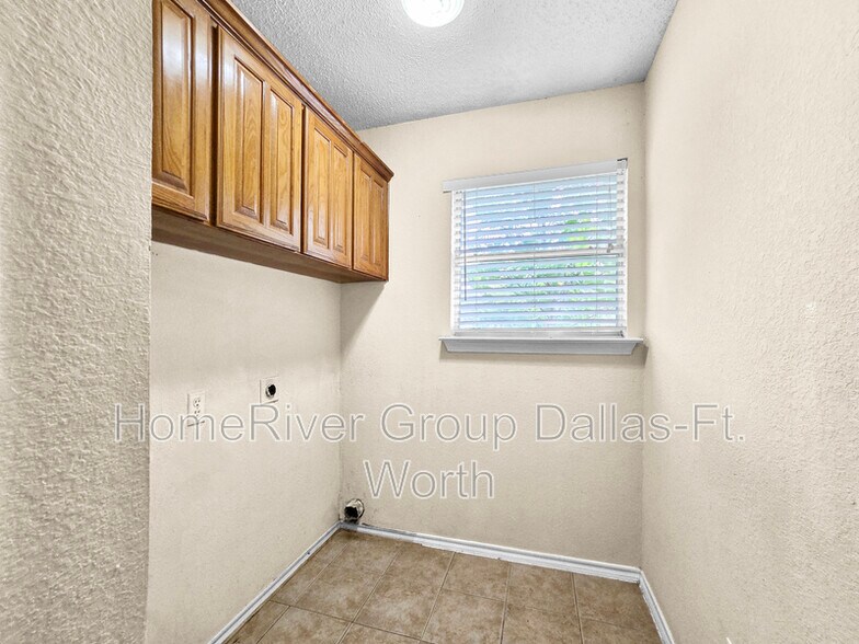 Building Photo - 7404 Crosswicks Cir