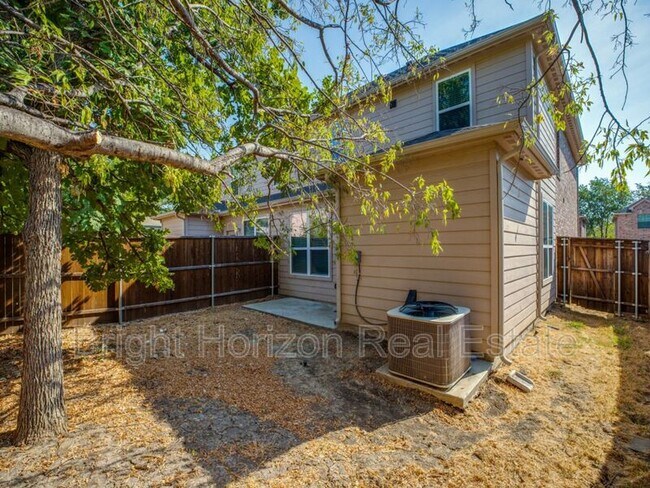 Building Photo - 449 Woodgrove Dr