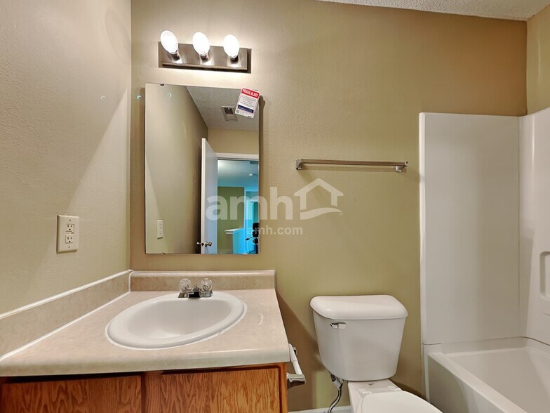 Building Photo - 1701 Blue Grass Pky