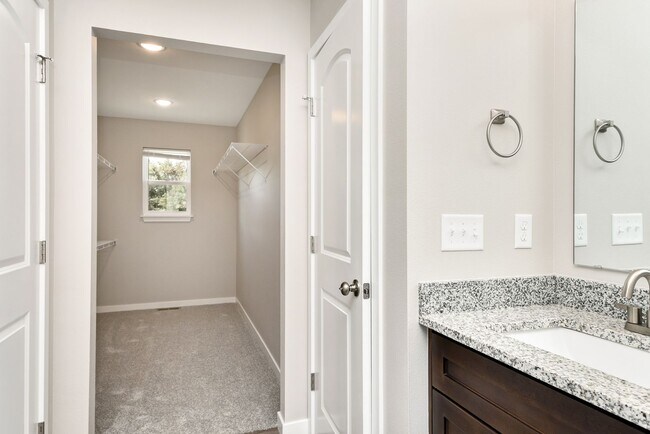 Building Photo - Great spacious home in Willard