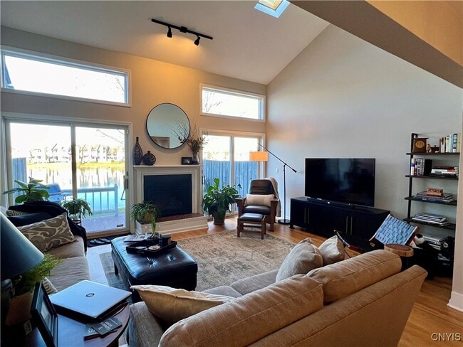 Building Photo - 191 Summerhaven Dr S