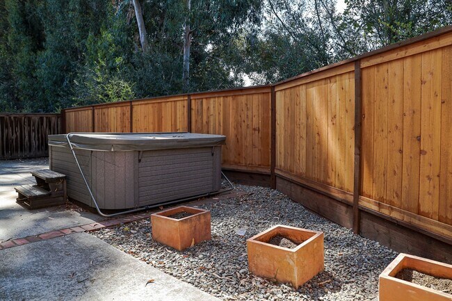 Building Photo - Beautiful and Spacious Home with Three Bedrooms Amazing Loft & Bonus Room!