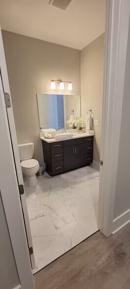 Building Photo - 1208 Commerce St