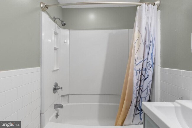 Building Photo - 5443 Houghton Pl
