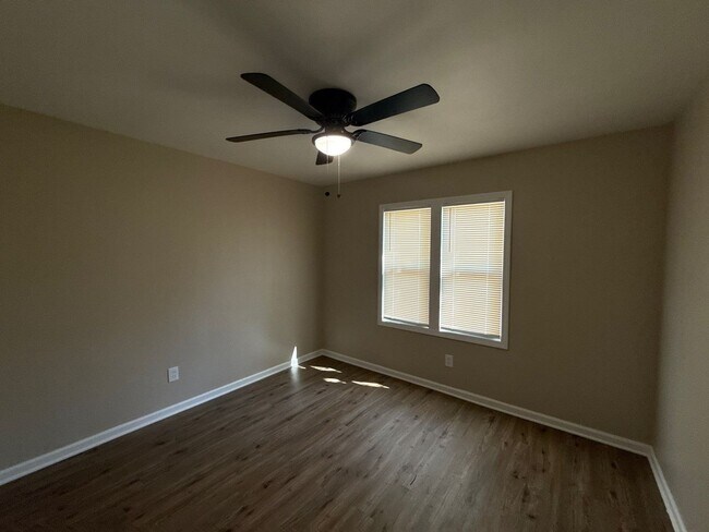 Building Photo - Freshly Renovated 5-Bedroom Home – Quality...