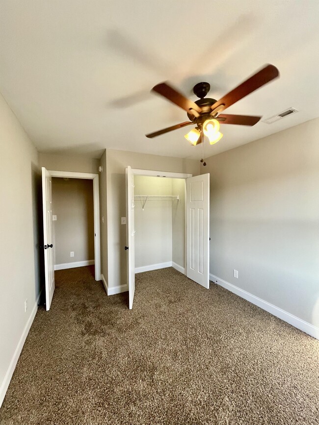 Building Photo - 211 Capstone Dr