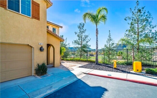 Building Photo - 34213 Parkside Dr