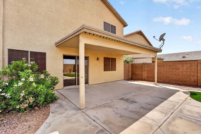 Building Photo - 41628 W Hillman Dr
