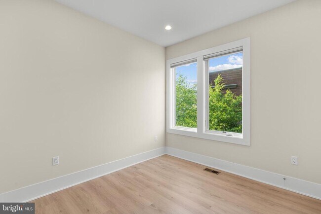 Building Photo - 158 Winsome Cir
