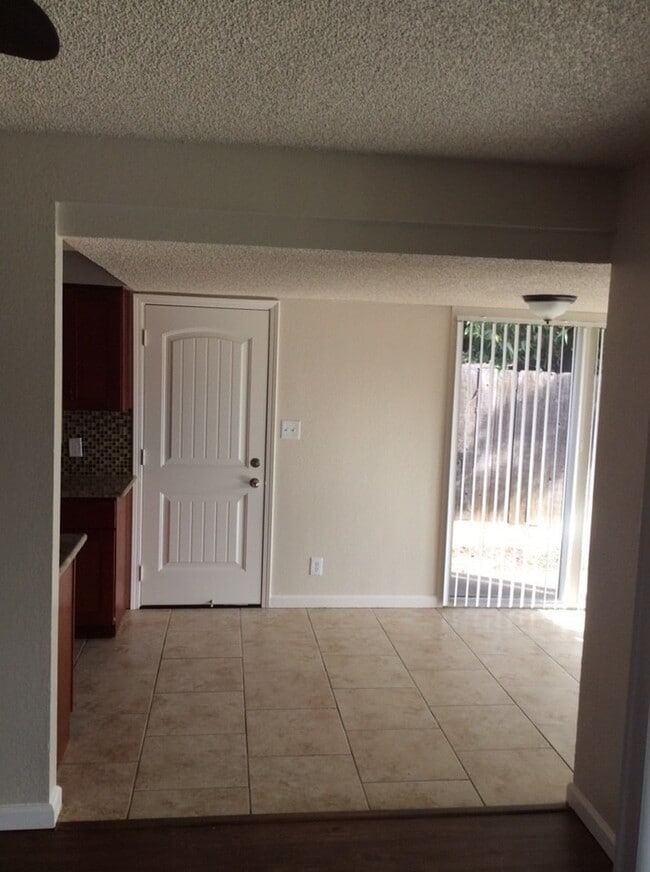 Building Photo - Beautiful home. Apply today!