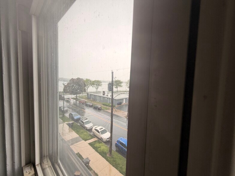 River View Loving Room - 117 Reily St