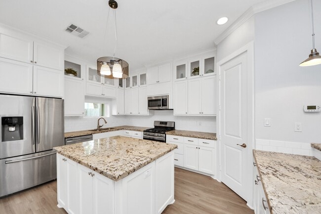 Building Photo - 1320 Dorothy St