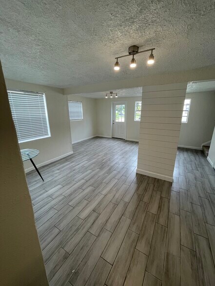Building Photo - 5420 Lido St