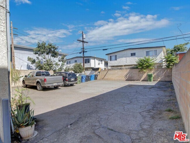 Building Photo - 4841 W 18th St