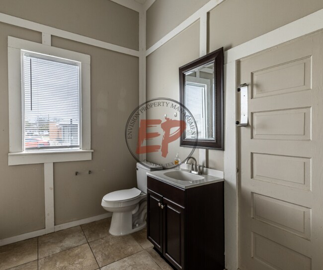 Building Photo - 2300 Washington Ave