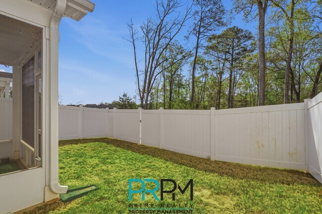 Building Photo - 6 Thornfield Dr