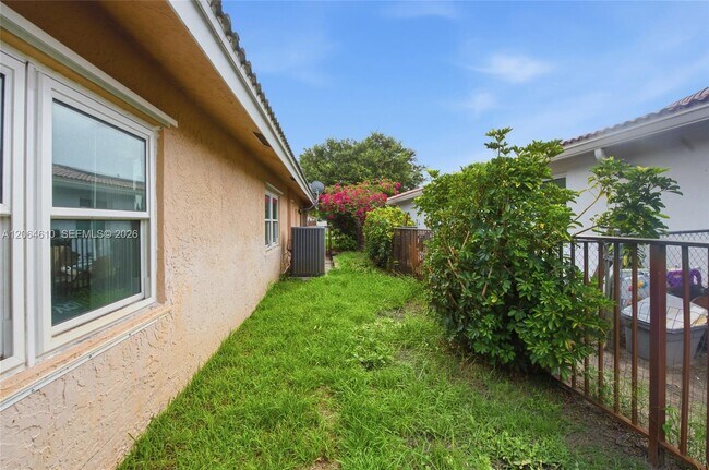 Building Photo - 821 Ramblewood Dr
