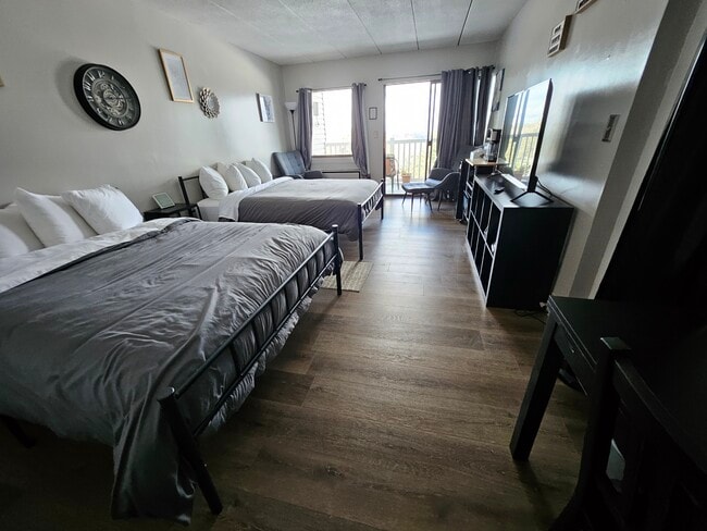 Building Photo - Cedar Lodge 204