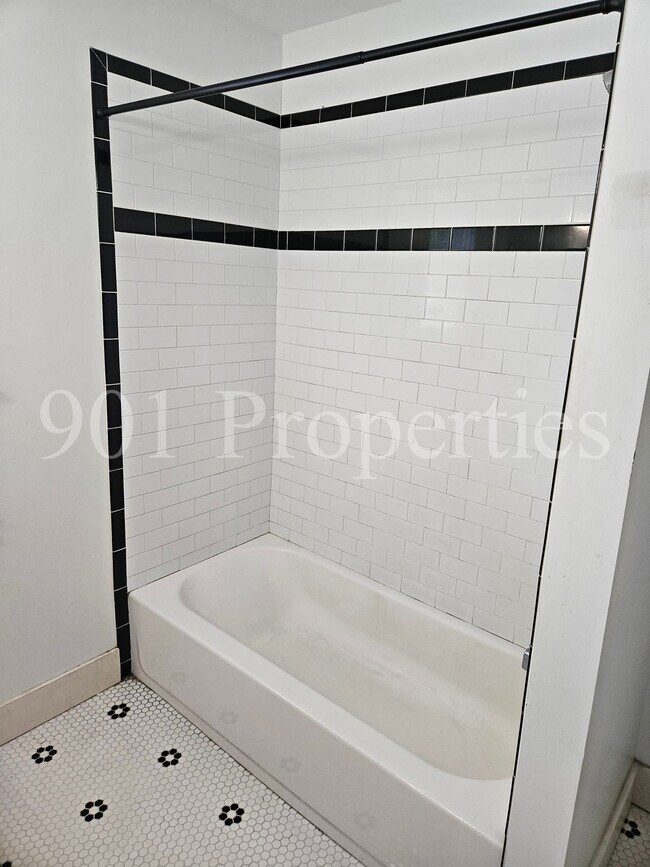 Building Photo - 975 Meda St