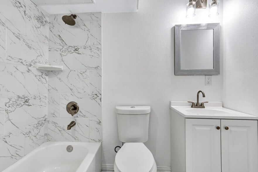 Building Photo - 901 Bessie St