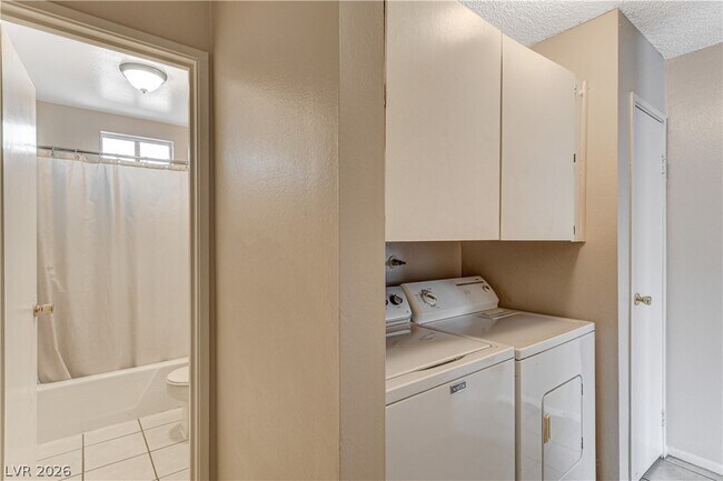 Building Photo - 3928 Torsby Pl