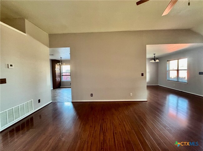 Building Photo - 5502 Golden Dr