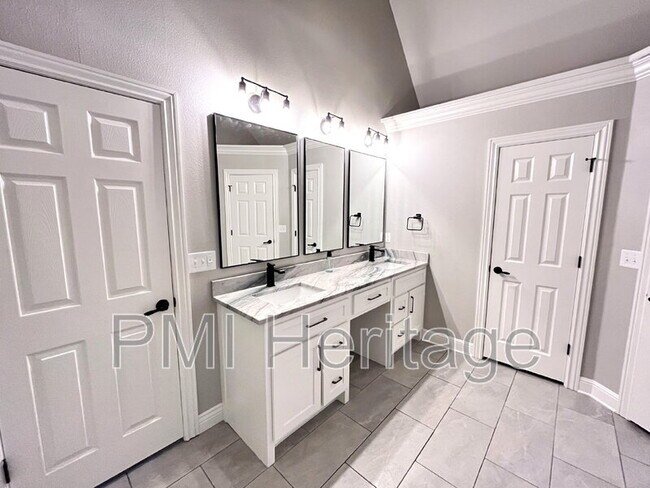 Building Photo - 4416 W Arlington Dr