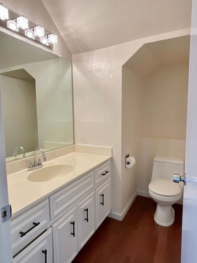 Building Photo - Northgate Village -  3 bedroom, 2.5 bath Townhouse!
