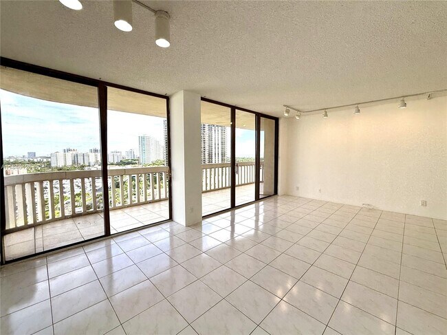 Building Photo - 19355 Turnberry Way