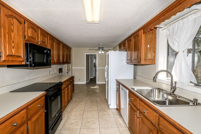 Building Photo - 2 Galeon Ln